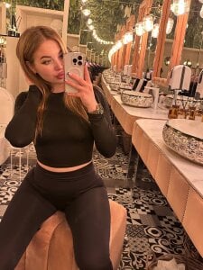 ScarlettEverly: Public ( 5 фото)