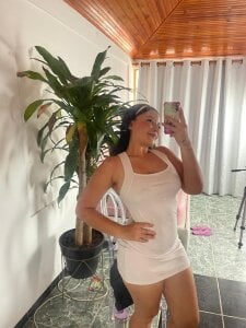 Zoe_Curvy_ Sensual Girl Foto 4