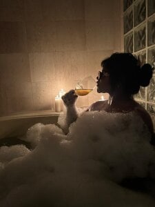 ava_malaikaaa 🍷LET'S HAVE A GLASS OF WINE TOGETHER🍷 Foto 2