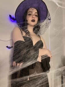 Skyelary Halloween Pic 3