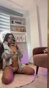 lara_bombshelll White snow Pic 3