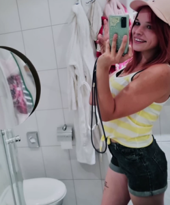 YoungLoreena Public Poză 2