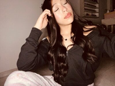 MiaScott_Pink Public Pic 4