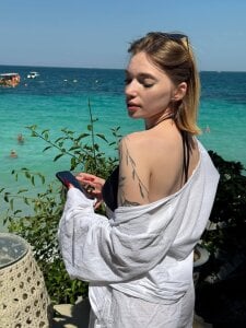 Mary_Harriss beach Pic 8