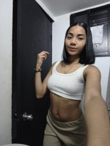 ELOISE_MONTONAVI Public Gambar 2