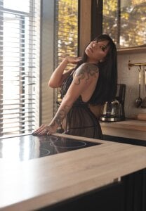 victoriia_thompson MY HOT BODY 🥵 Gambar