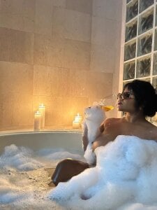 ava_malaikaaa 🍷LET'S HAVE A GLASS OF WINE TOGETHER🍷 Foto 3