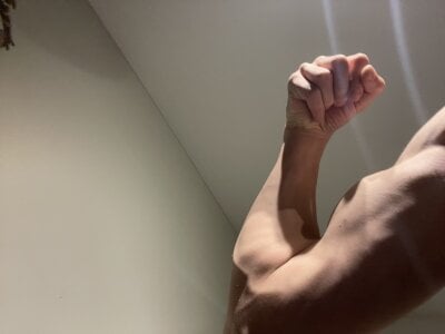 yourwhiteboy1 Bicep flex 1080p pictures Gambar