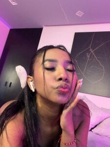 GabrielaLugo YOUR JUDIcious GIRL Pic 6