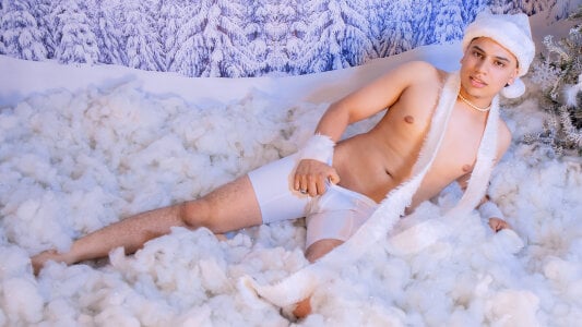 Kandyfrees_ Kevin! 🎅🏻 Pic 3