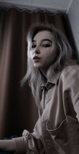 Ellen_Hops Public Pic 3