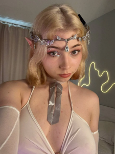 SibleyDurborow stardust in her hair✨ Pic 5