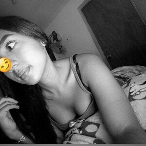 mia_vy I'm so horny right now...do you want to be the one to make me explode? 🔥💦 Come in and play with me Pic 2