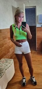 Risky_girl23 Public Pic 2