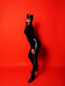 PassionGlow Claws Out, Clothes Off 😼 Pic 2