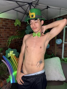 Bad_bunnyy_ Happy St. Patrick's Day🍀 Εικόνα 2