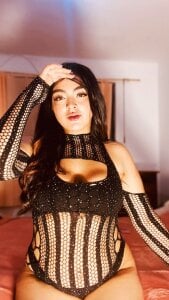 SARA_HORNY- Public Pic 4