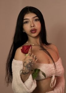 pettit_courtny red tentation Pic 3