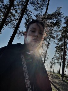 Stella_Paterson I'm on a walk Pic 4