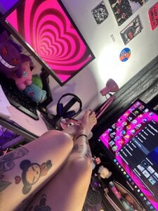 My feet de MadissonPaytonn  2 Imagens