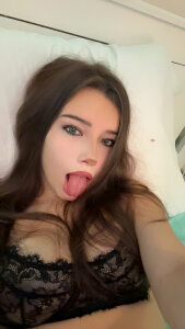 OnMyKneesXo Public Pic 4