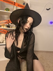 Skyelary Halloween Pic 4