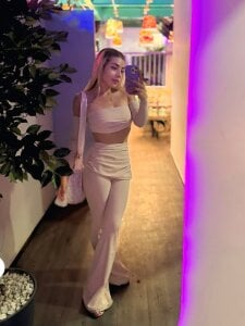 dalilathoms_ Public Pic