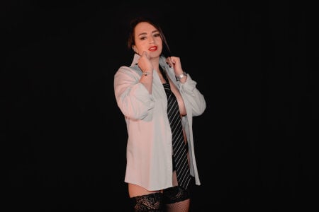 caroline_host