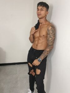 Leonard_Priceのelegant and casualの枚の写真