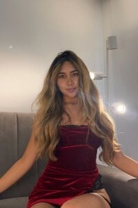 Hornyholly__ You like red? Pic