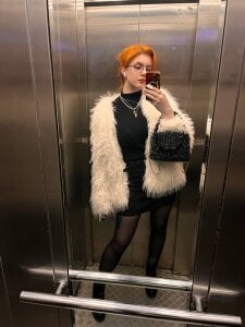 Chriss_Fox photo in the elevator 사진