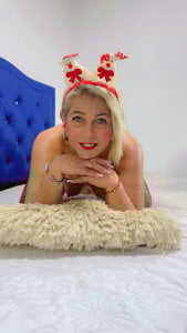 lilyhung1 lily at christmas Pic