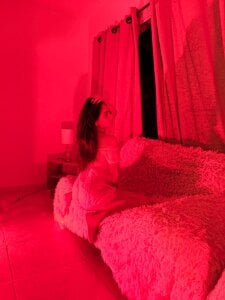 ameliiaa_smith 🔥 “Red has power… and tonight, that power is me.” 🔥 Foto 2