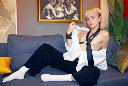 NickBlondd Public Pic 2