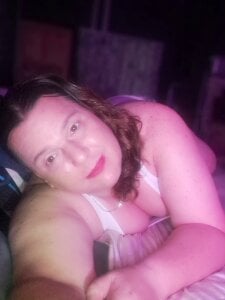 JadeTodd43 It's so hot.... Can someone just spray me and make me wet. Pic