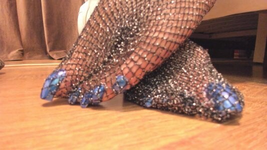 MadameCrowford Iridescent toe nail art Pic 4