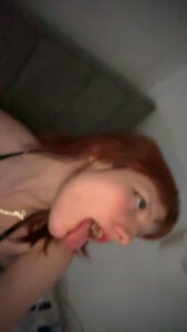 ukemoslutcute in bed Bild 3