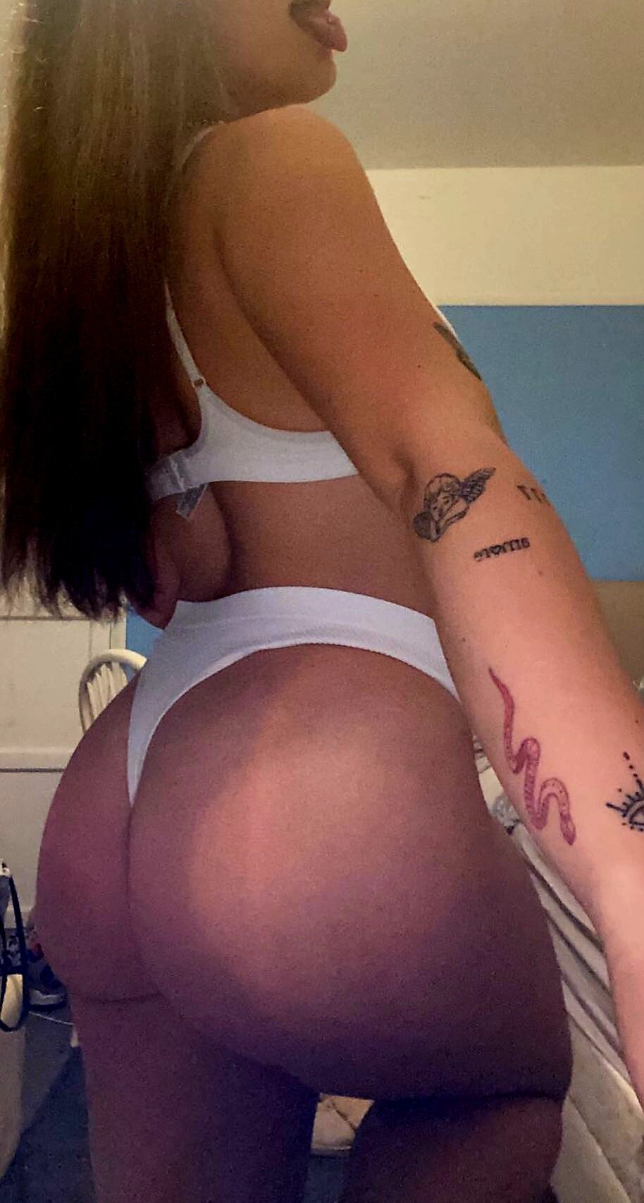 Join Lilly-Smithxo Live Sex Chat - Profiles, Reviews, & Porn