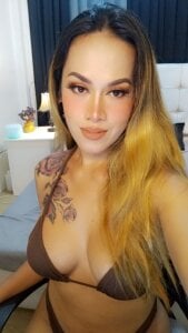 Irresistible_Athena Public  2. fénykép