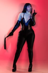 MadameDaphnee Your madam is here Kuva 2