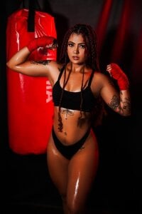 AlaiaRogers kullanıcısının KO mode 🥊 albümü -  3 fotoğraf