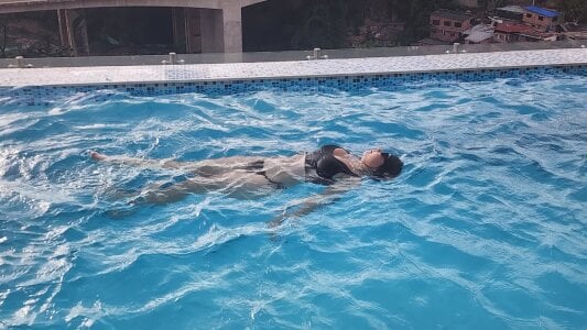 AliciaWhite_nt Between Water and Desire 💦😈 Foto 3