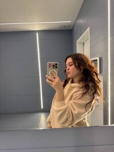 DelindaToste new album Pic