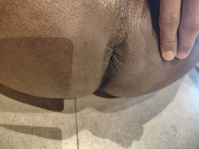 frolicme456のAssの 2枚の写真