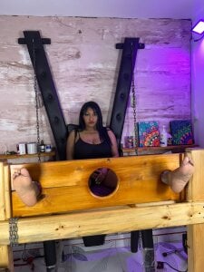 torture the feet of the mistress? 🔥😋 od Madame_pain_  3 snímek