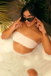 lilyth_bloom Let the bubbles tease your imagination 😈 사진