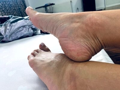 KrisKkiki Who say TOES,FEET? ALL PACKET??💥💥🤩 slika