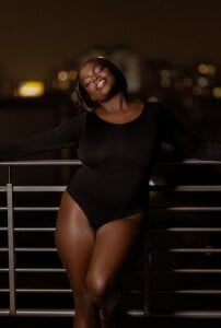 NatyParker 👠 “If you follow me, be careful: my steps do not go in a straight line.” Pic