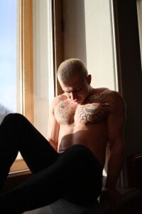 SterlingNoirのAbout meの 2枚の写真