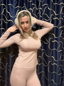 MaryBennetts Tits waiting for the light to go out slika 6